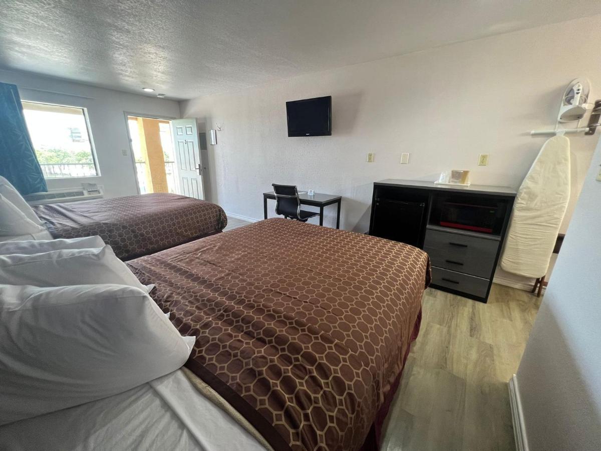 Country Hill Inn & Suite Eagle Pass Exteriér fotografie