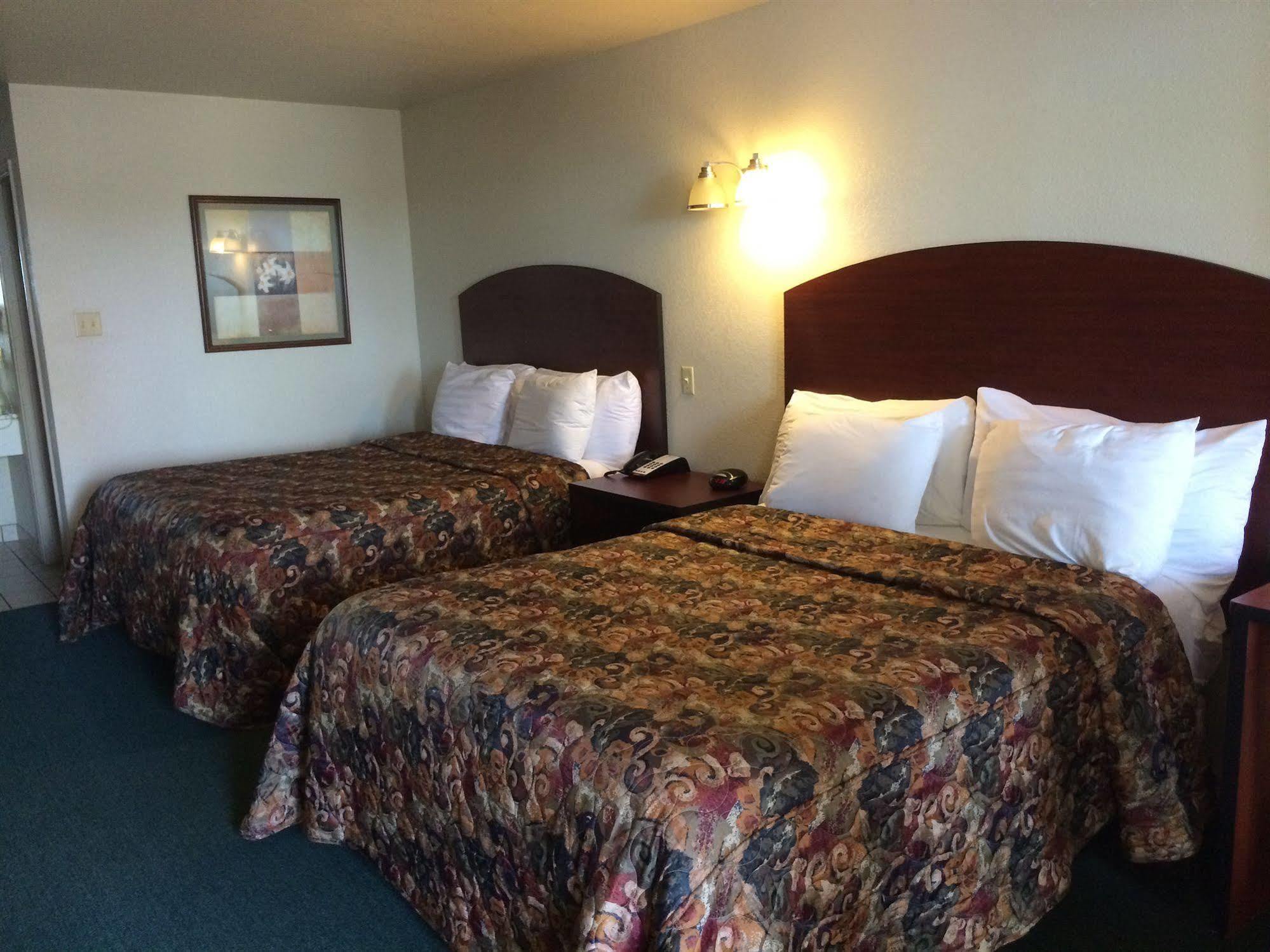 Country Hill Inn & Suite Eagle Pass Exteriér fotografie